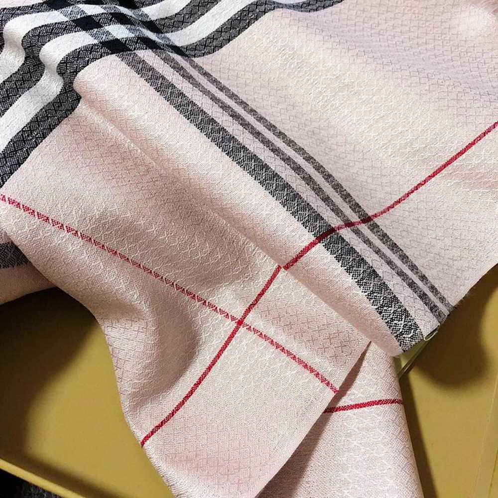 Bv*b*rry Scarf